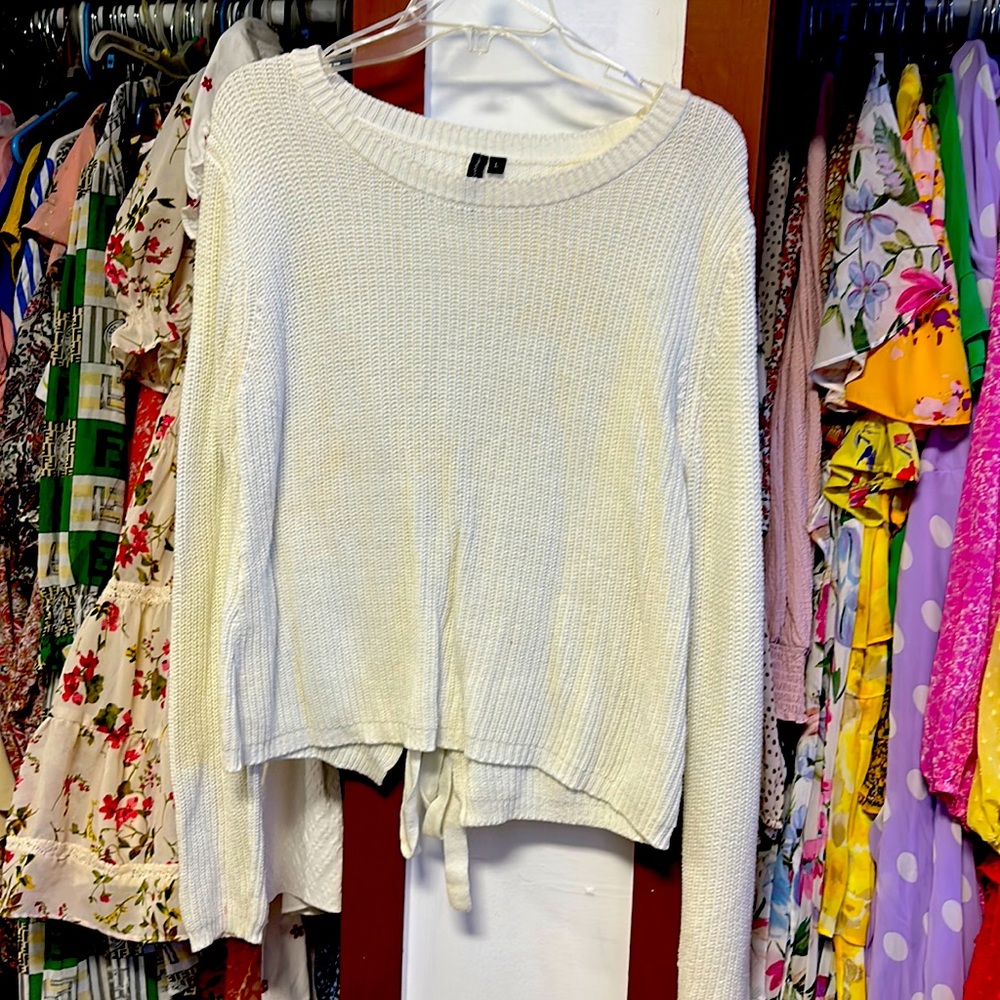 Moon&madison long sleeve cream, white sweater, size large crisscross bow back